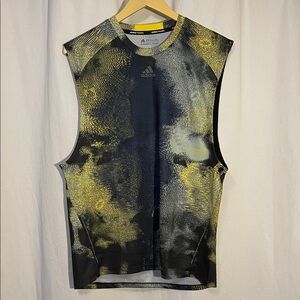 New Adidas Black and Yellow Graphic Sleeveless Shirt-M